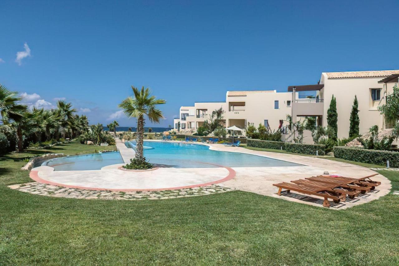 Resitour - Aphrodite Beachfront Pirgos Psilonerou Room photo