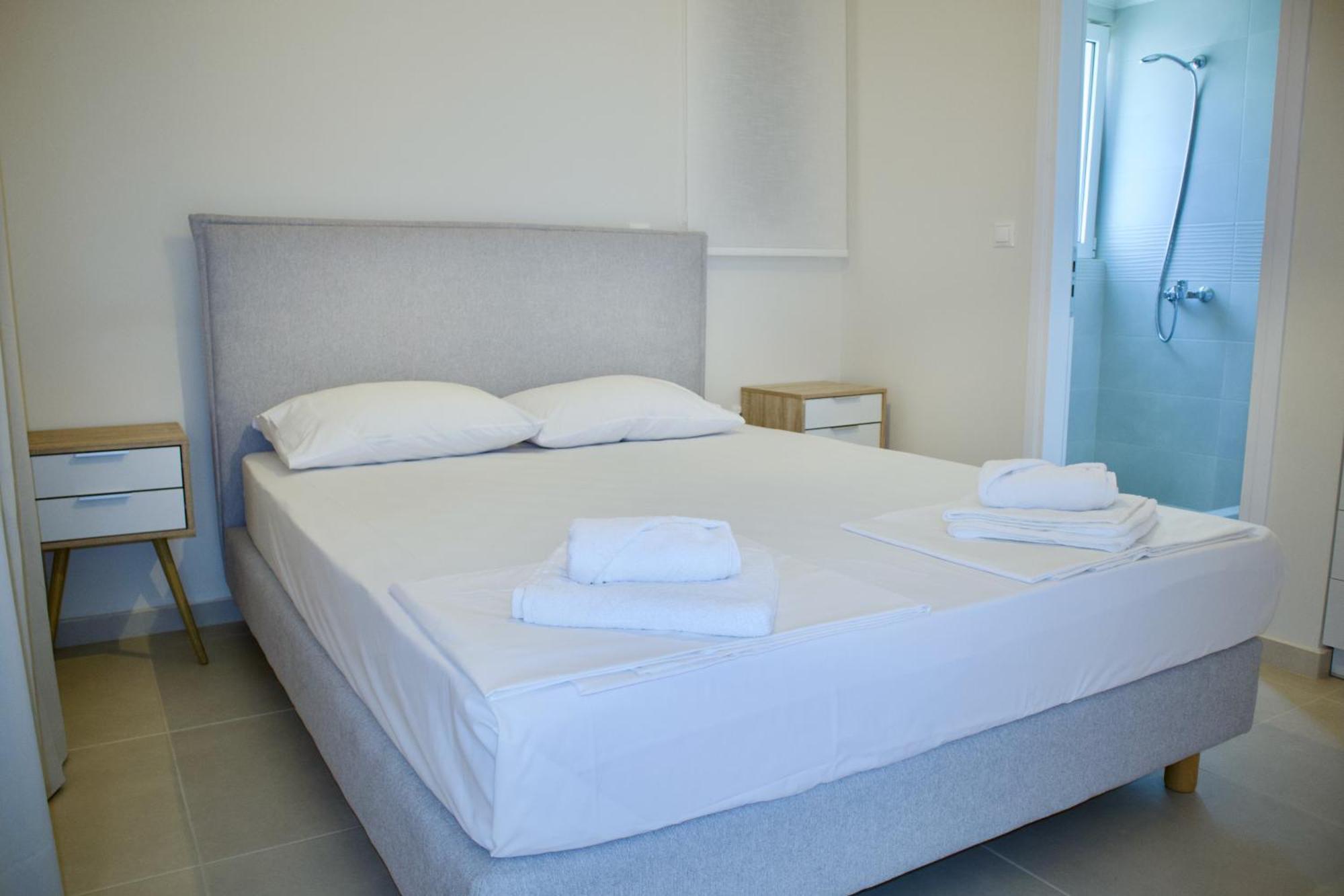 Resitour - Aphrodite Beachfront Pirgos Psilonerou Room photo