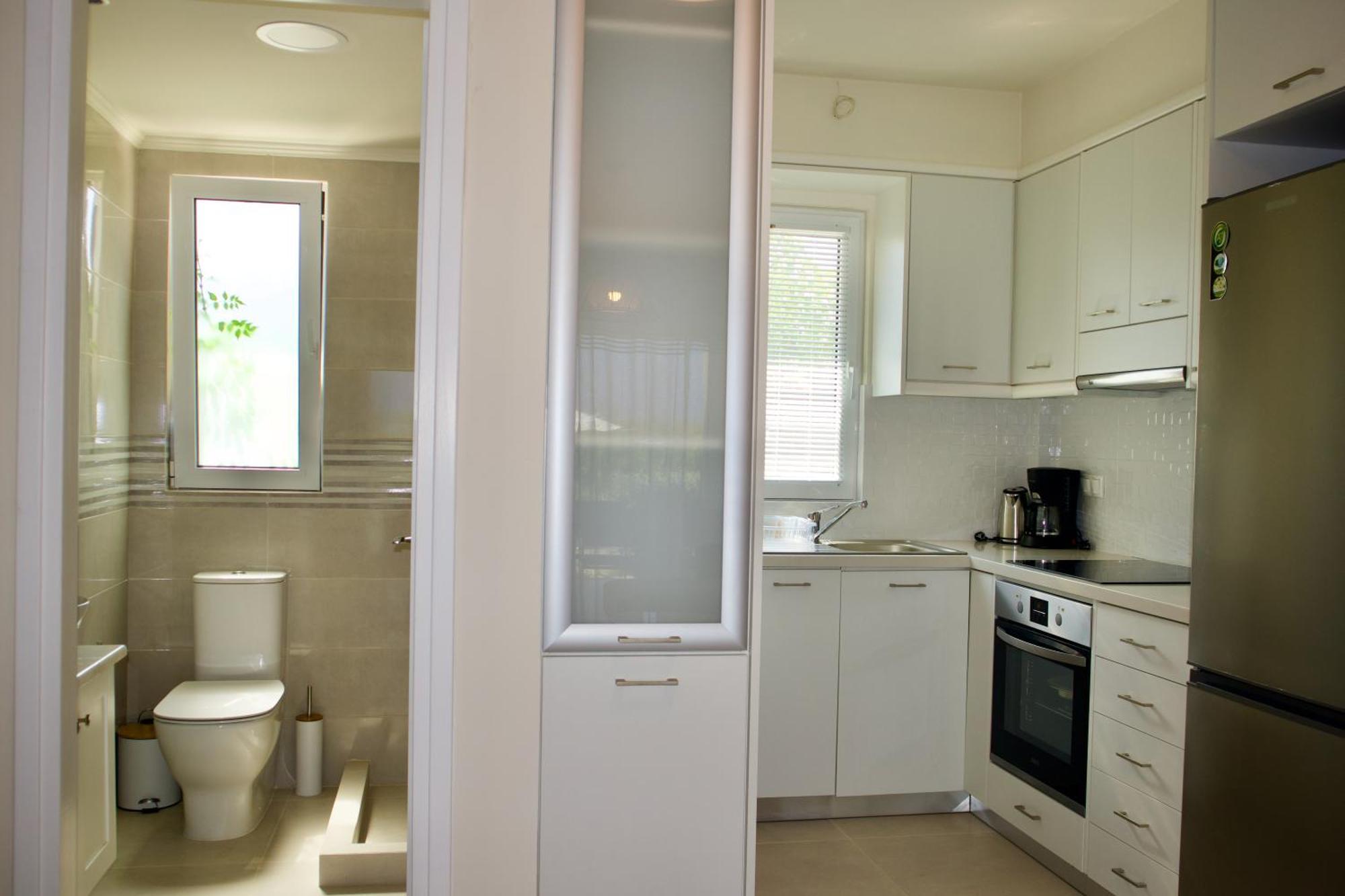 Resitour - Aphrodite Beachfront Pirgos Psilonerou Room photo