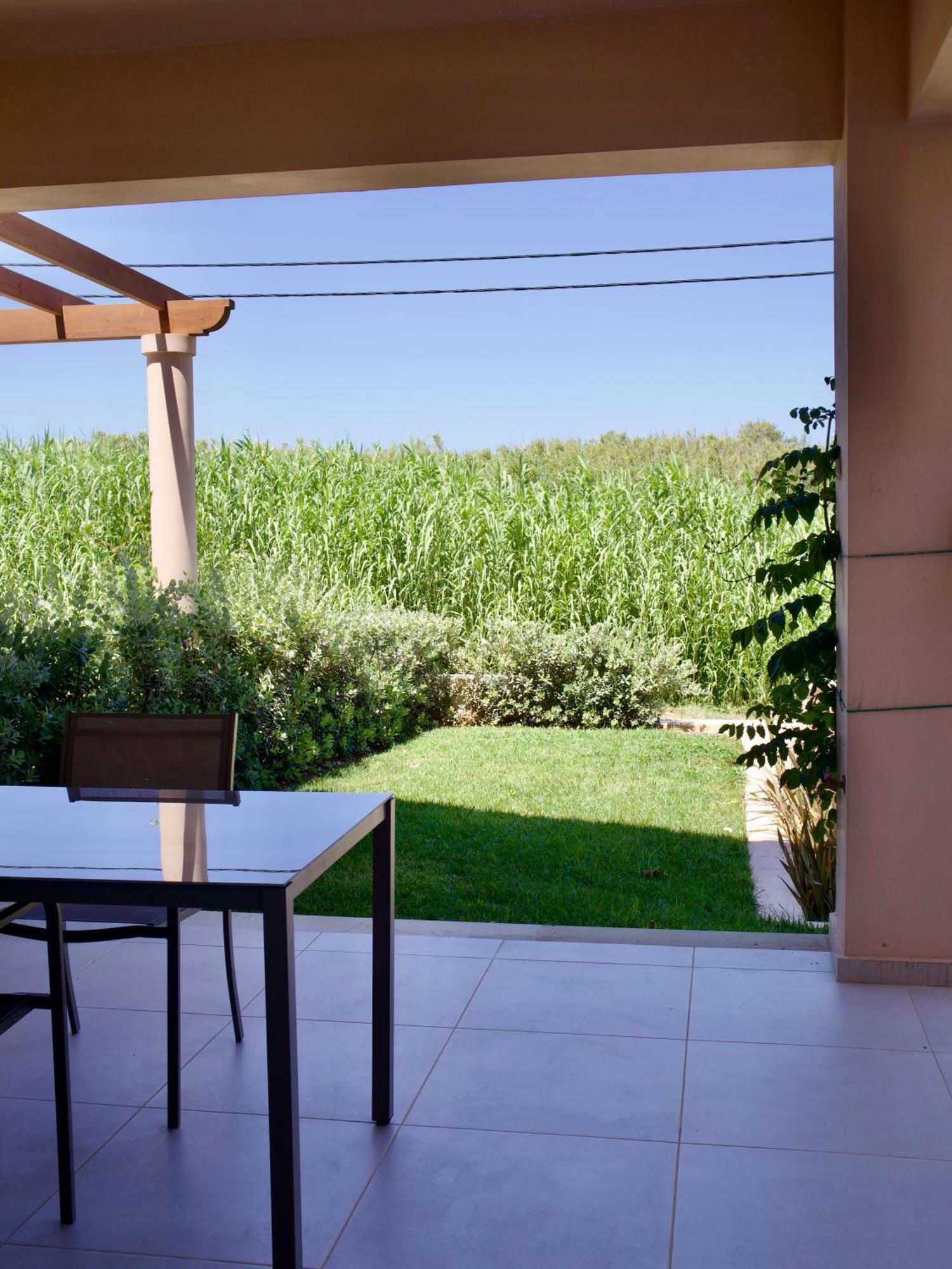 Resitour - Aphrodite Beachfront Pirgos Psilonerou Room photo