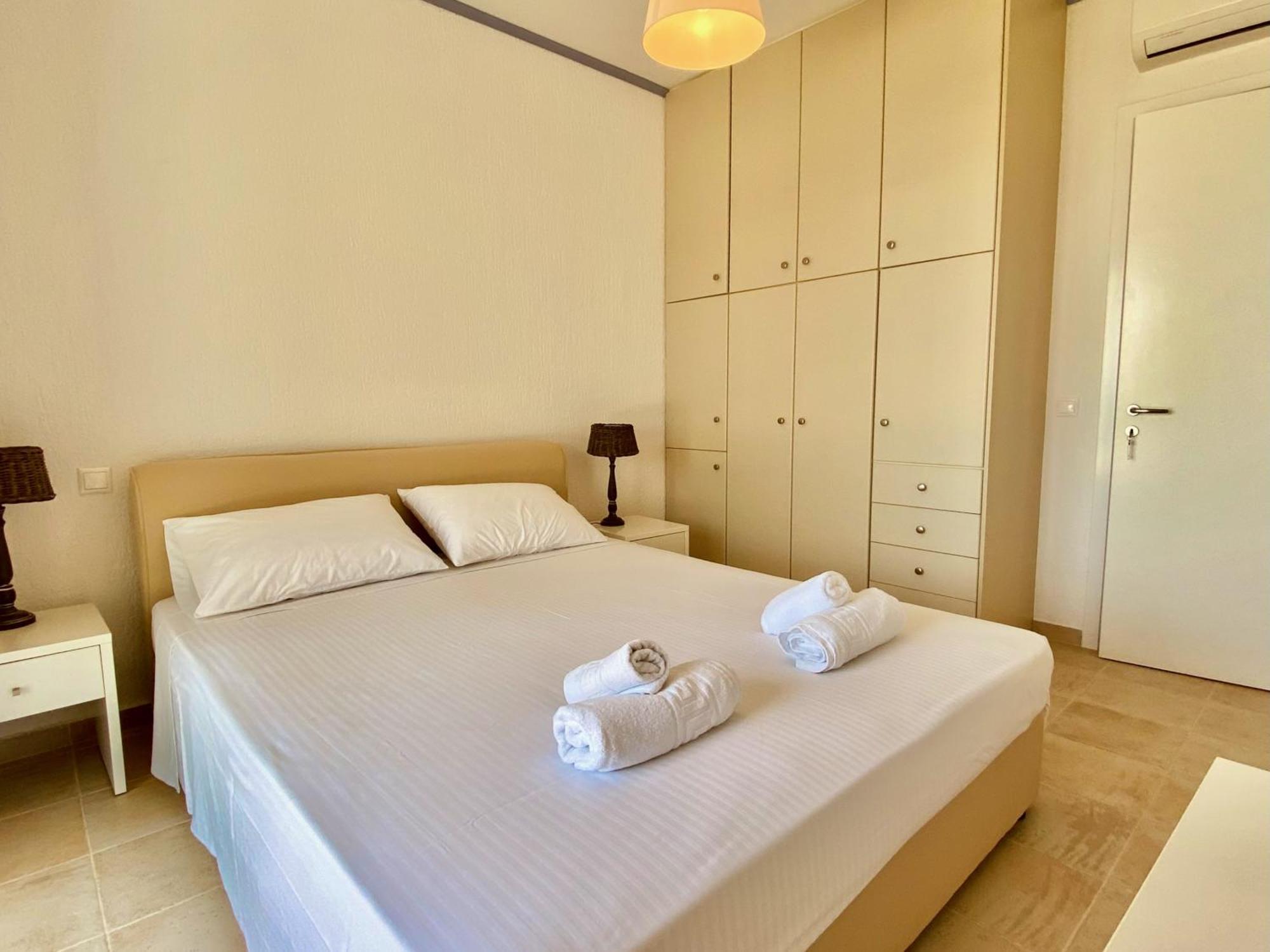 Resitour - Aphrodite Beachfront Pirgos Psilonerou Room photo