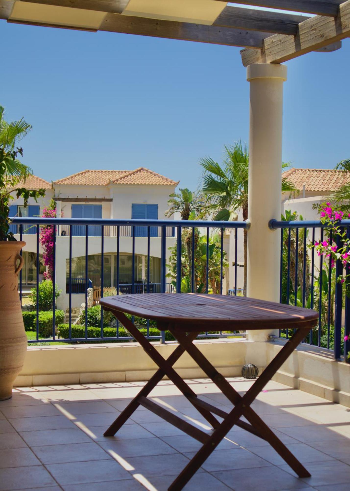 Resitour - Aphrodite Beachfront Pirgos Psilonerou Room photo