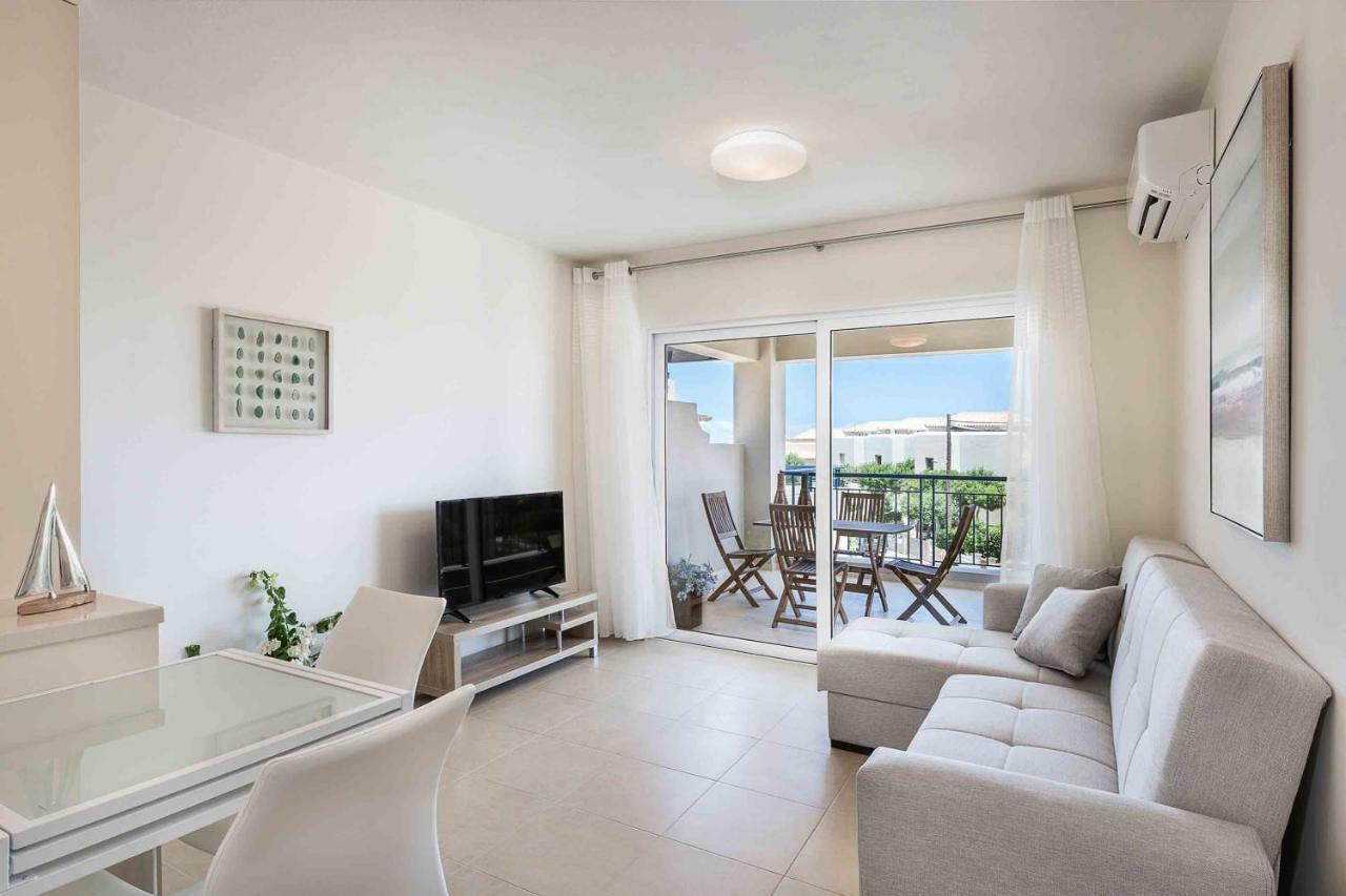 Resitour - Aphrodite Beachfront Pirgos Psilonerou Room photo